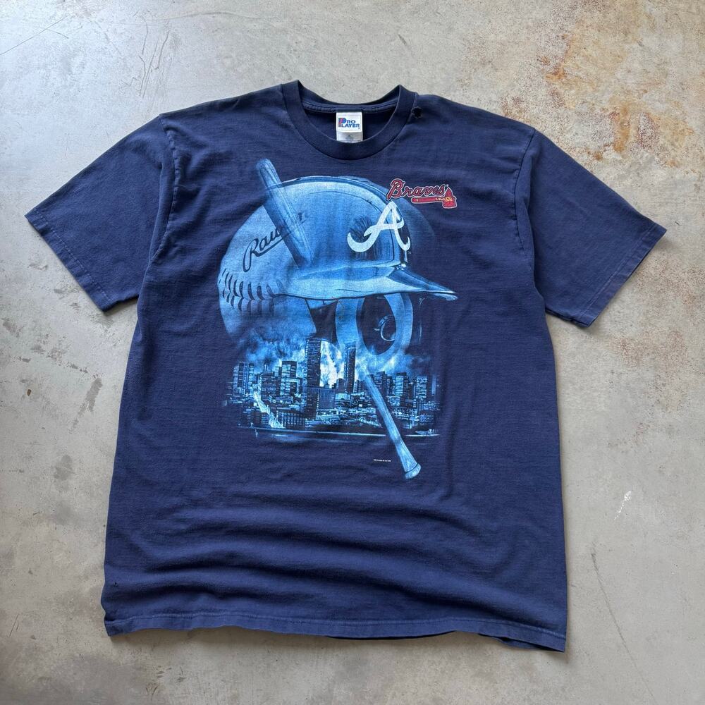 Vintage 90's Atlanta Braves Pro Player Big Helmet Sports Retro T-shirt Size XL